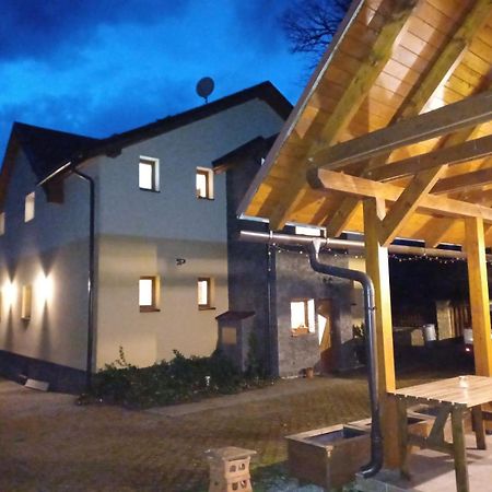 מקוב Vila Pohoda Javorniky S Rozlahlym Pozemkom מראה חיצוני תמונה